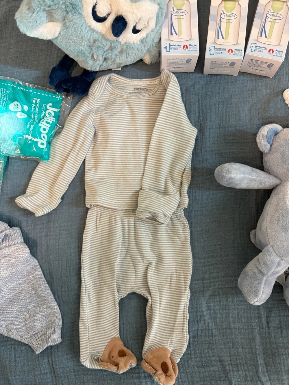Newborn bundle items